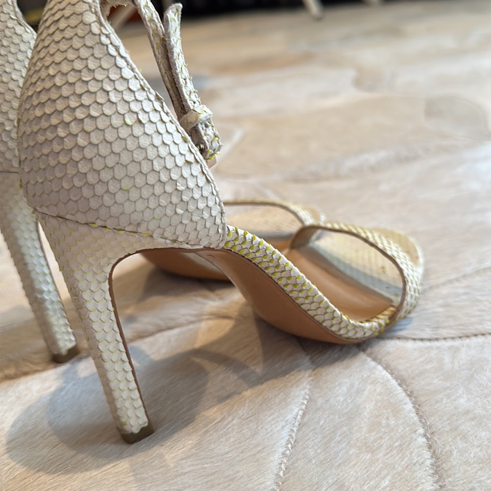 Banana Republic ankle strap sandal in white leather with snakeskins pattern